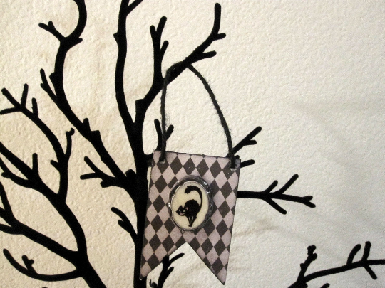 Scared Cat Ornament - Halloween Christmas Gothic Decor